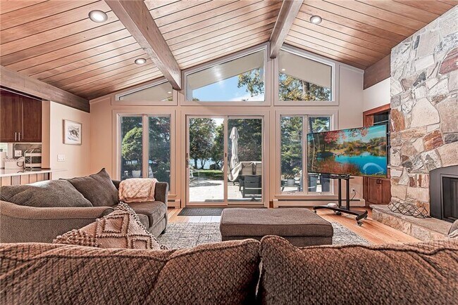 Primary Photo - 14 Woodlake Dr