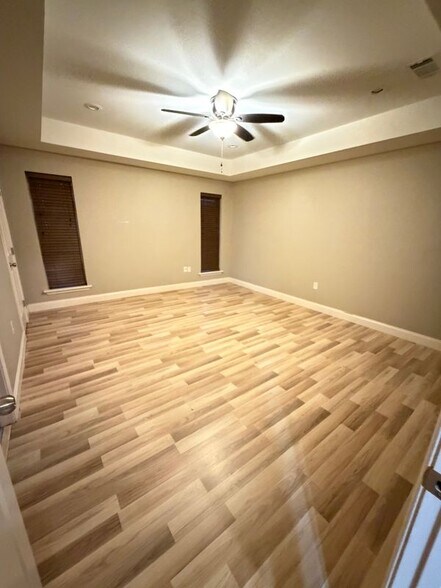 Building Photo - 14443 Bywood Ave