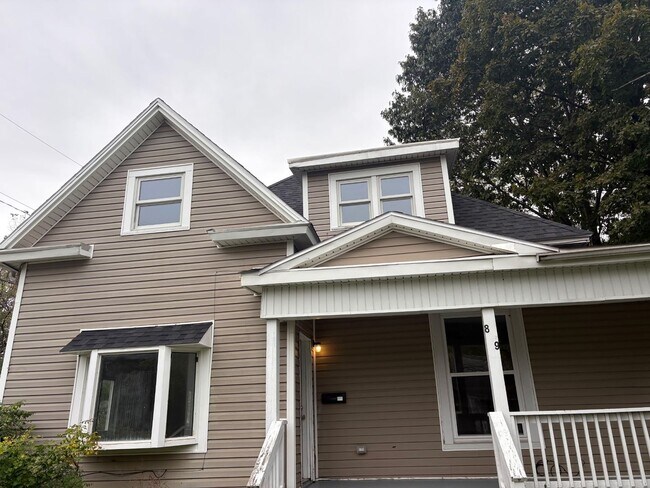 Primary Photo - Stunning 5 Bedroom Home