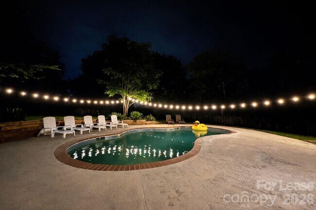 Building Photo - 9501 Pondside Ln