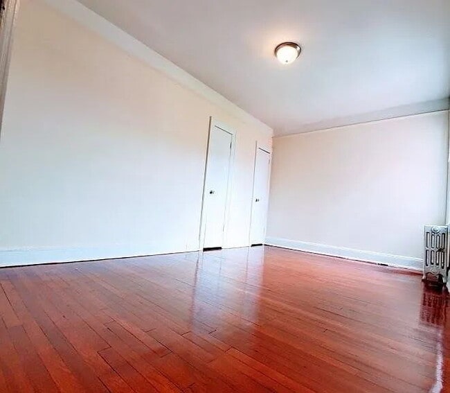 Building Photo - "Charming 1-Bed Oasis in the Heart of Woodside, NY!"
