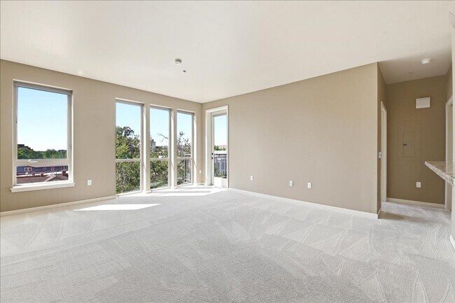 Building Photo - 1 Bedroom Condo in Downtown Boise:::: Balcony View of the City