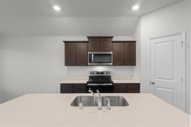 Building Photo - 612 Creek End Dr