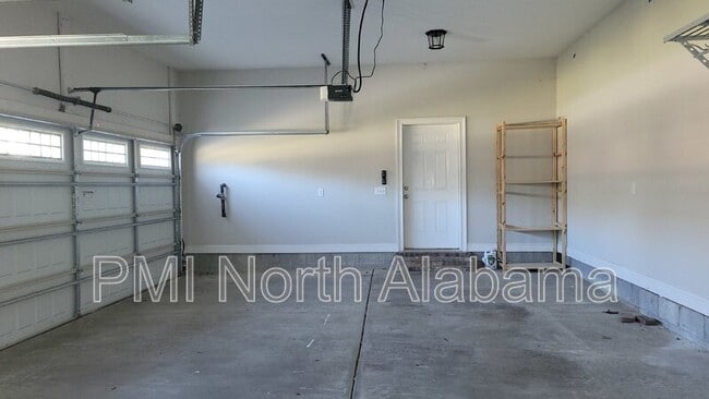 Building Photo - 130 Creekmound Dr