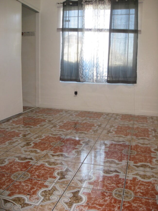 Building Photo - 9266 Cypress Ave