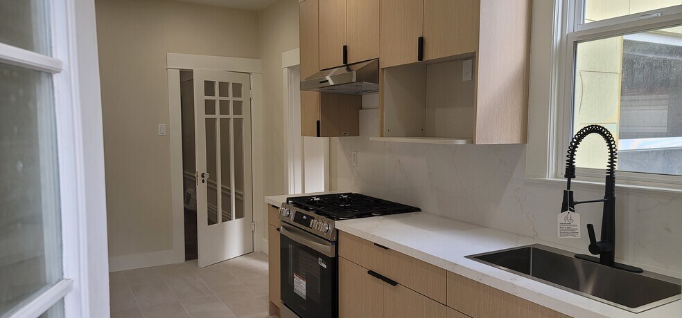 Building Photo - 469 28th Ave