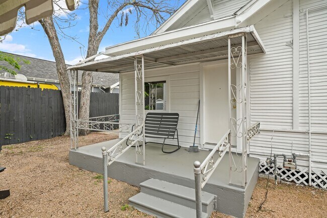 Building Photo - 114 Redan St