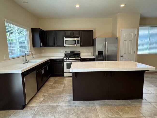 Building Photo - Nicely updated Rocklin home! A must see!