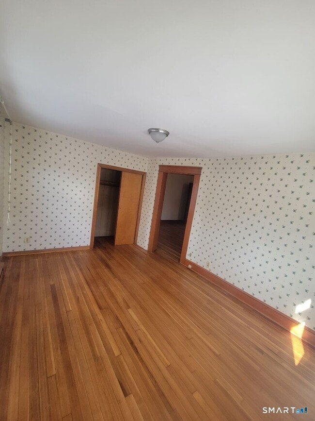 Building Photo - 320 Olivia St