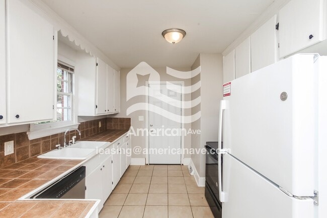 Building Photo - 227 17th St