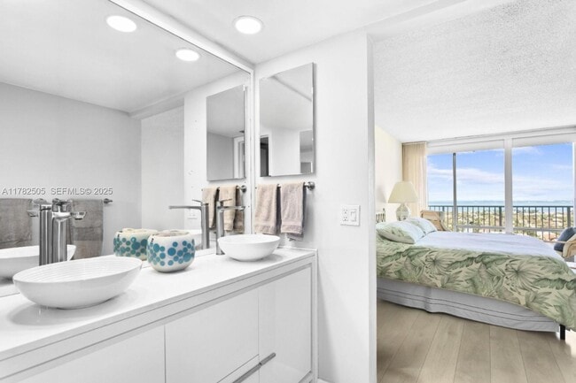 Building Photo - 881 Ocean Dr