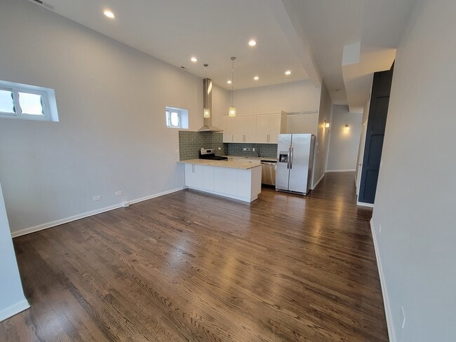 Building Photo - 4844 N Spaulding Ave