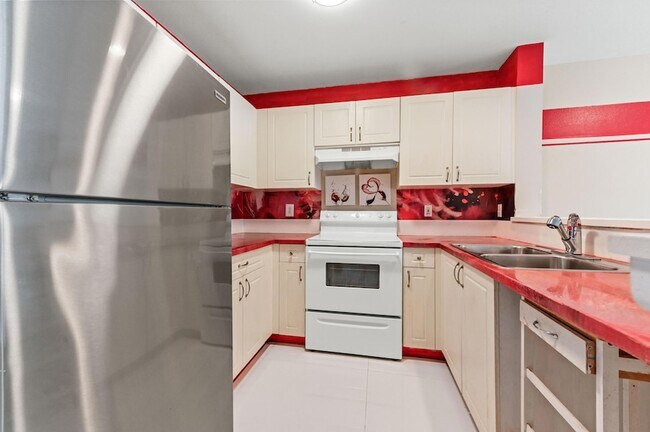 Building Photo - 4791 Via Palm Lakes Via