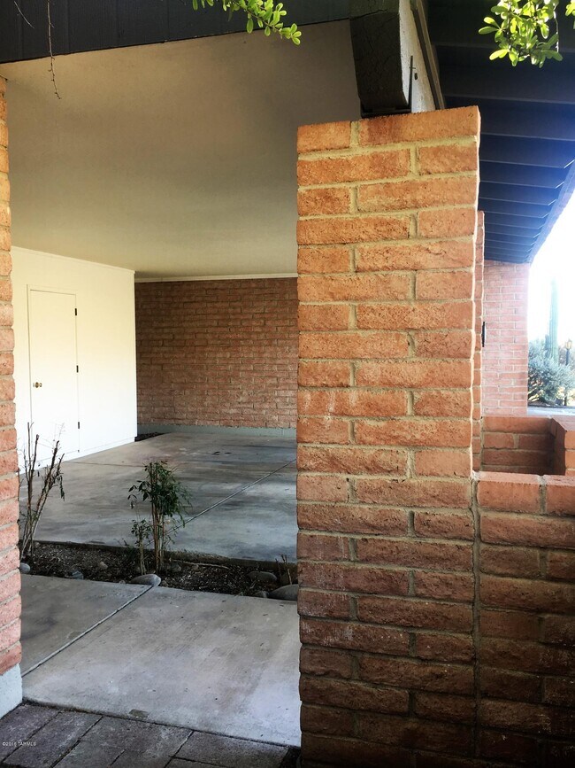 Building Photo - 4846 E Placita Arenosa