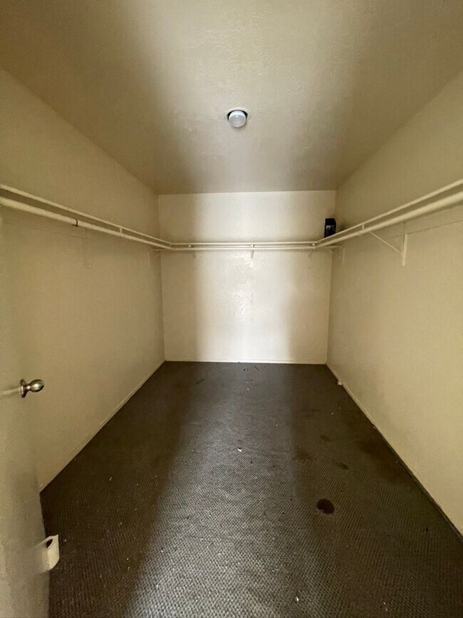 Building Photo - 850 Camino Lindo