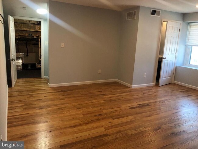 Building Photo - 441 Leverington Ave