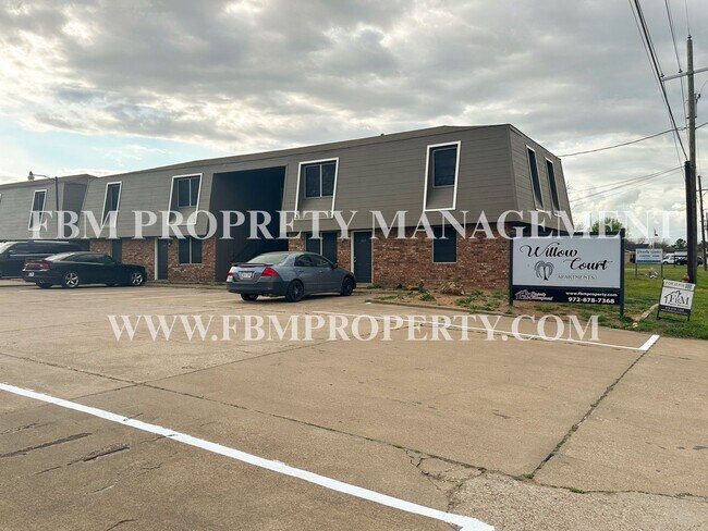 Building Photo - Willow Court Apartments, Unit 204 - 2 Bedroom, 1 Bathroom Apartment Home in Mexia, TX!