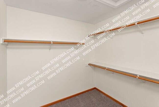 Building Photo - 8912 Highland Oaks Dr