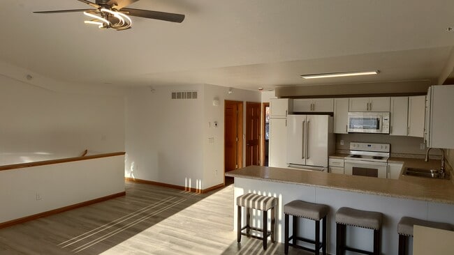 Building Photo - Tartan Glen