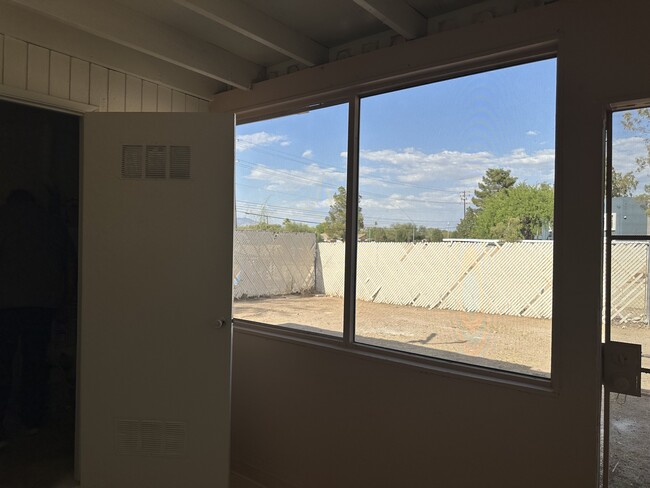 Building Photo - 2621 S Calle Yucatan