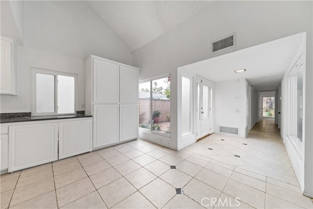 Building Photo - 75 Willow Tree Ln