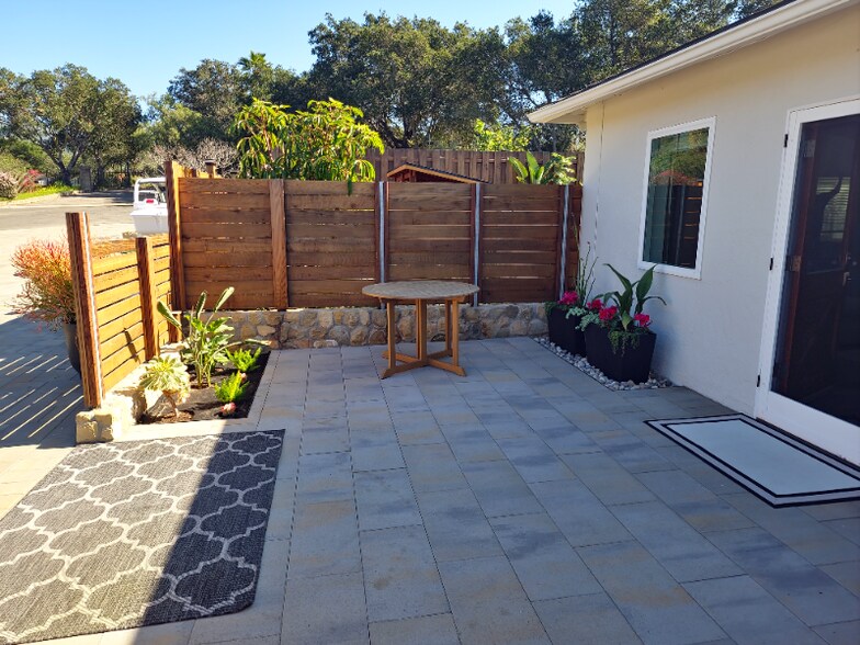 Building Photo - 1112 N Ontare Rd