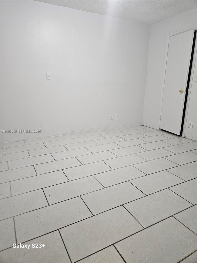 Building Photo - 5715 Hayes St