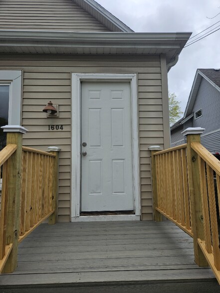Building Photo - 1604 Coleman Ave