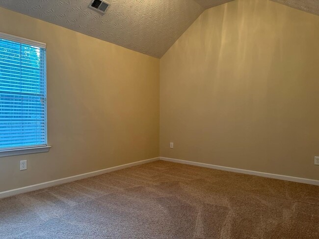 Building Photo - Open House 08/09/2025  Saturday 10:30AM un...