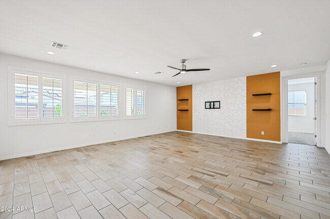 Building Photo - 14049 W Desert Hollow Dr