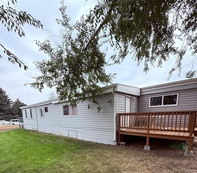 Building Photo - Updated 2 Bedroom, 1 Bath Home – Quiet Ins...
