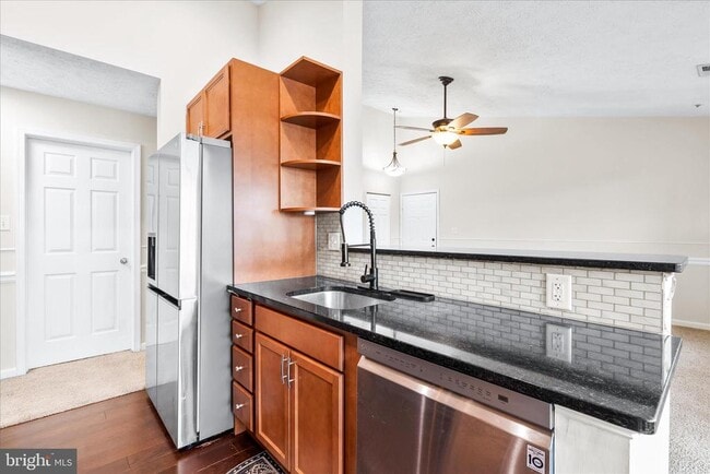 Building Photo - 5640 Wade Ct