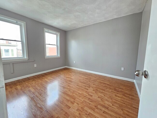 Building Photo - 49 Cottage St