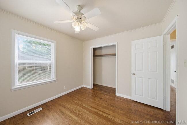 Building Photo - 805 S Cedar St