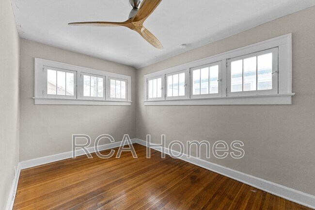 Building Photo - 4704 Broadway St