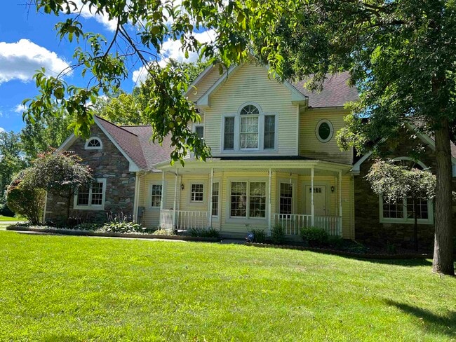 Building Photo - 1556 Shagbark St