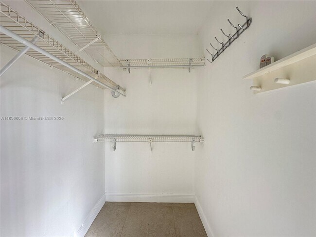 Building Photo - 9420 SW 140th Ct