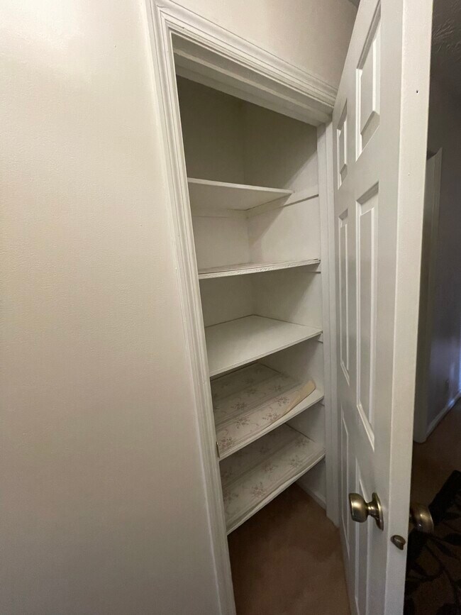 Linen closet - 9548 Miamisburg Springboro Rd