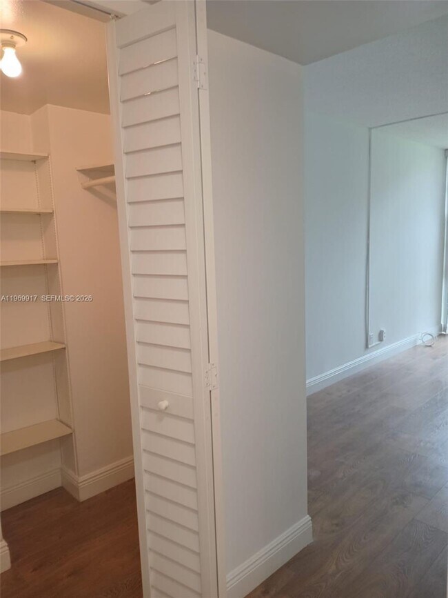 Building Photo - 20400 W Country Club Dr