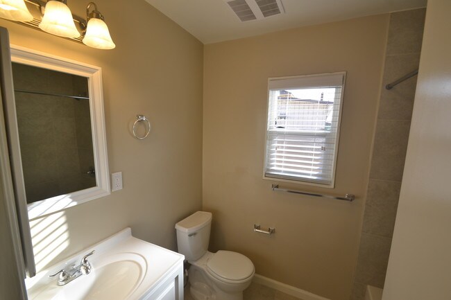 Building Photo - 1410 E Abila St