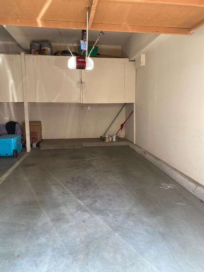 Building Photo - 1 bed, 1 bath Sycamore Villas Condo