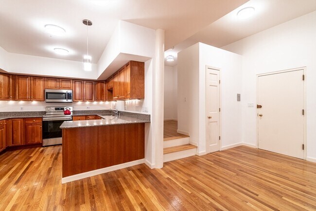 Building Photo - 3 Appleton St