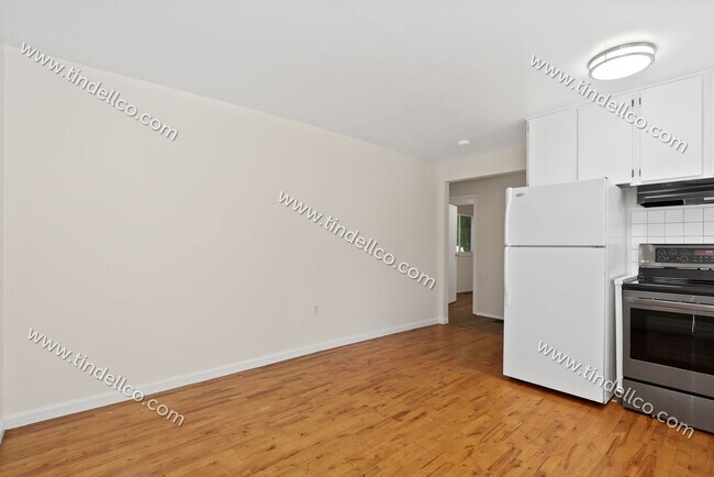 Building Photo - Darling Two Bedroom With Large Fenced Yard...