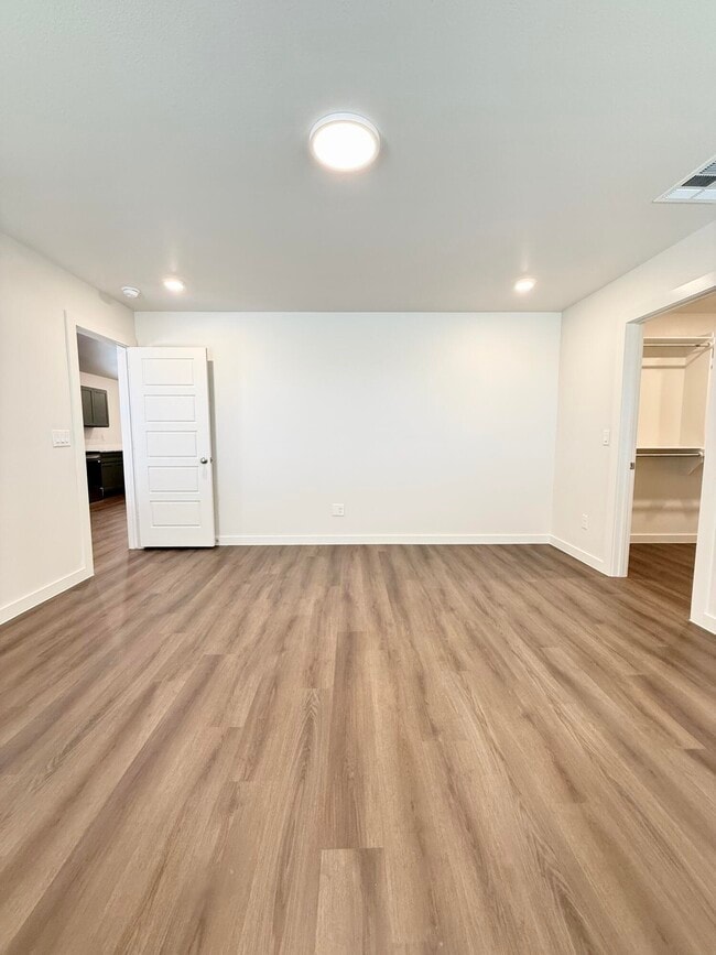 Building Photo - 2130 Langford Ave