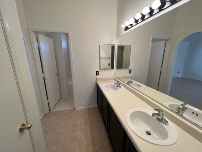 Building Photo - 8057 S Carbury Way