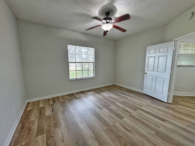Building Photo - Newly Renovated Ground Floor 1 BR/1 BA Condo!