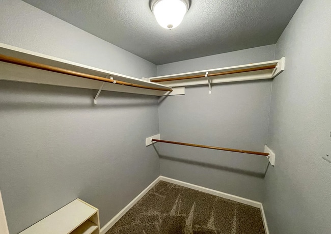 Building Photo - Your next home is waiting!