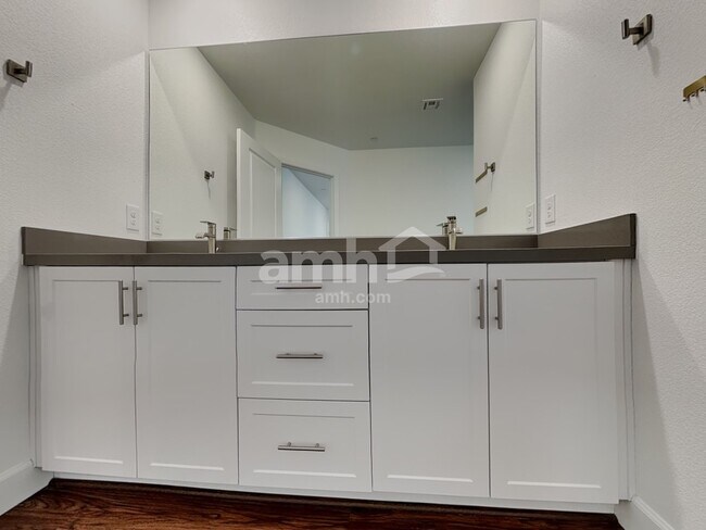 Building Photo - 3328 Blodwen St