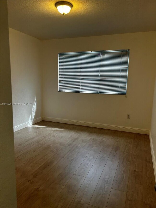 Building Photo - 2549 Centergate Dr