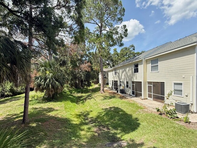Building Photo - 13706 Forest Lake Dr